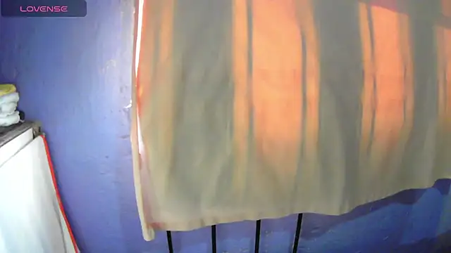 Snapshot of lynieh- chatting on 10-29-25, 08:32 lynieh- online show from 10-29-25, 08:32