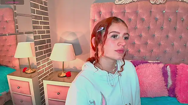 Snapshot of AdelaineBest chatting on 10-17-25, 06:05 AdelaineBest online show from 10-17-25, 06:05