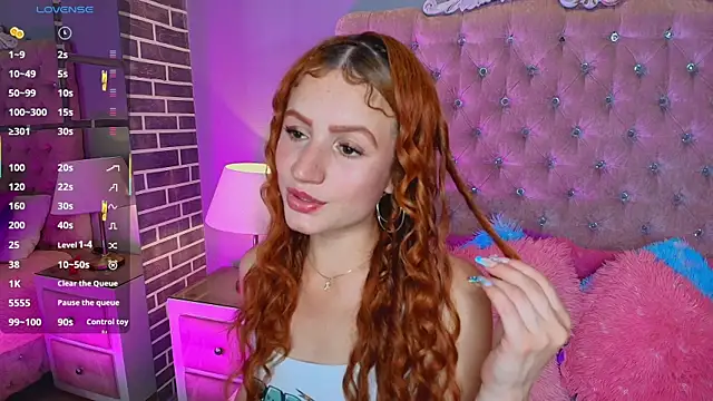 Snapshot of AdelaineBest chatting on 11-28-25, 04:04 AdelaineBest online show from 11-28-25, 04:04