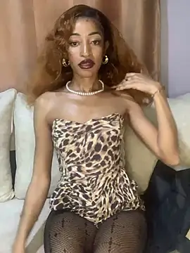 Snapshot of GoddessVee chatting on 12-29-24, 01:49 GoddessVee online show from 12-29-24, 01:49