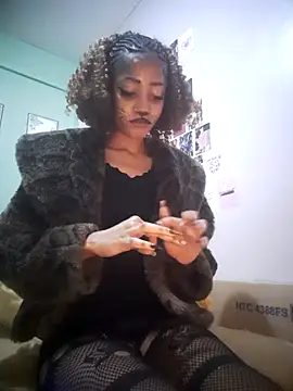 Snapshot of GoddessVee chatting on 10-31-25, 01:39 GoddessVee online show from 10-31-25, 01:39