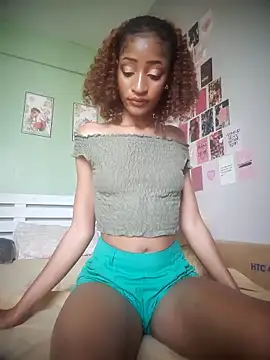 Snapshot of GoddessVee chatting on 11-02-25, 08:39 GoddessVee online show from 11-02-25, 08:39