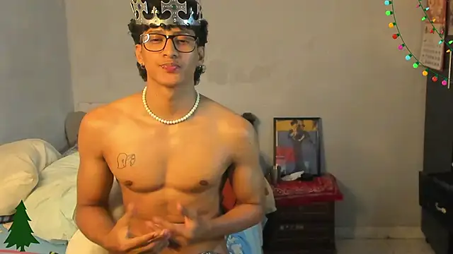 Snapshot of Ivano_joness chatting on 12-15-24, 04:40 Ivano joness online show from 12-15-24, 04:40