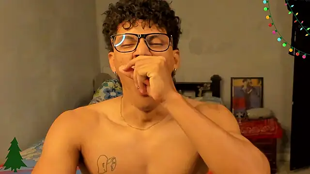 Snapshot of Ivano_joness chatting on 12-20-24, 11:54 Ivano joness online show from 12-20-24, 11:54