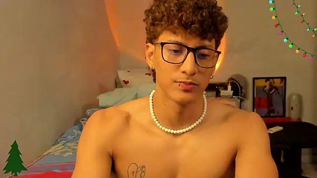 Snapshot of Ivano_joness chatting on 12-24-24, 10:44 Ivano joness online show from 12-24-24, 10:44