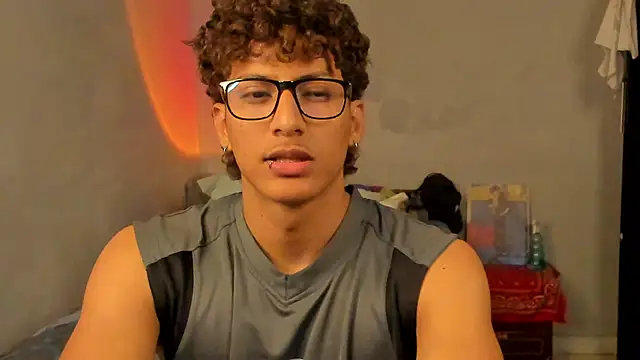 Snapshot of Ivano_joness chatting on 01-19-25, 03:42 Ivano joness online show from 01-19-25, 03:42