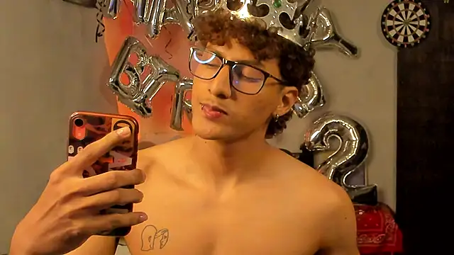 Snapshot of Ivano_joness chatting on 01-23-25, 03:05 Ivano joness online show from 01-23-25, 03:05