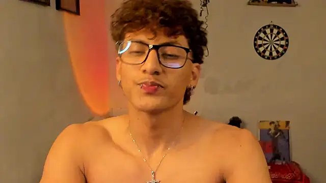 Snapshot of Ivano_joness chatting on 01-27-25, 06:09 Ivano joness online show from 01-27-25, 06:09