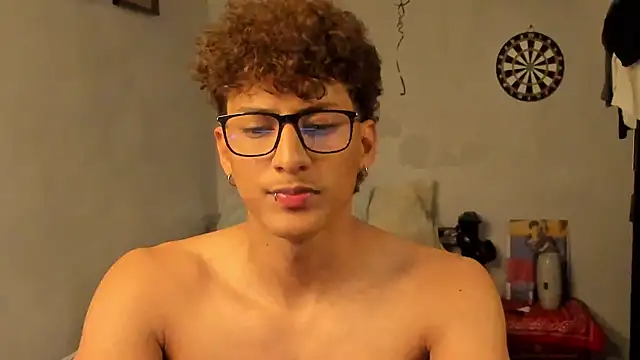 Snapshot of Ivano_joness chatting on 01-28-25, 03:36 Ivano joness online show from 01-28-25, 03:36