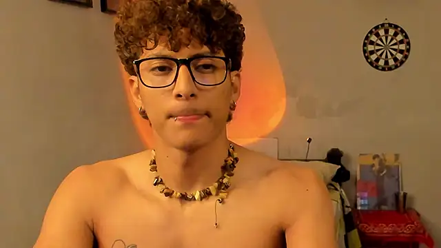 Snapshot of Ivano_joness chatting on 02-05-25, 06:13 Ivano joness online show from 02-05-25, 06:13