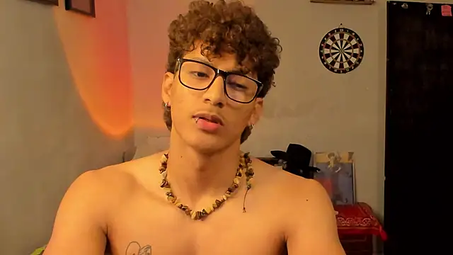 Snapshot of Ivano_joness chatting on 02-08-25, 09:35 Ivano joness online show from 02-08-25, 09:35