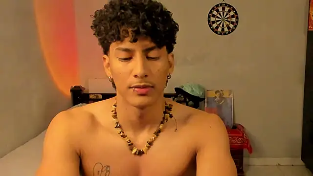 Snapshot of Ivano_joness chatting on 02-11-25, 06:30 Ivano joness online show from 02-11-25, 06:30