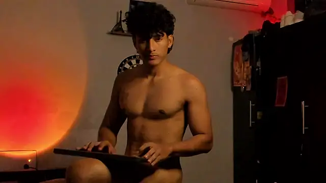 Snapshot of Ivano_joness chatting on 02-20-25, 09:44 Ivano joness online show from 02-20-25, 09:44