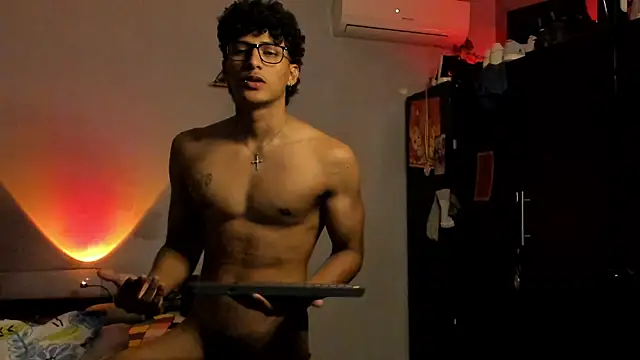 Snapshot of Ivano_joness chatting on 02-24-25, 12:16 Ivano joness online show from 02-24-25, 12:16