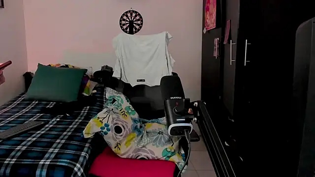 Snapshot of Ivano_joness chatting on 11-17-25, 07:47 Ivano joness online show from 11-17-25, 07:47