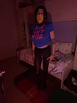 Snapshot of Kamaleonix chatting on 02-07-25, 10:09 Kamaleonix online show from 02-07-25, 10:09