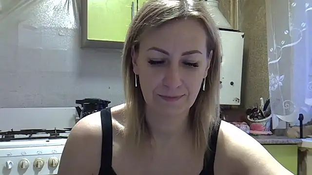 Snapshot of AshleyXHoney chatting on 12-04-24, 05:49 AshleyXHoney online show from 12-04-24, 05:49