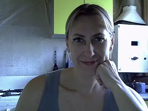 Snapshot of AshleyXHoney chatting on 09-22-25, 10:39 AshleyXHoney online show from 09-22-25, 10:39