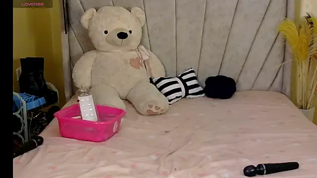 Kyla may online show from 02-11-25, 07:48