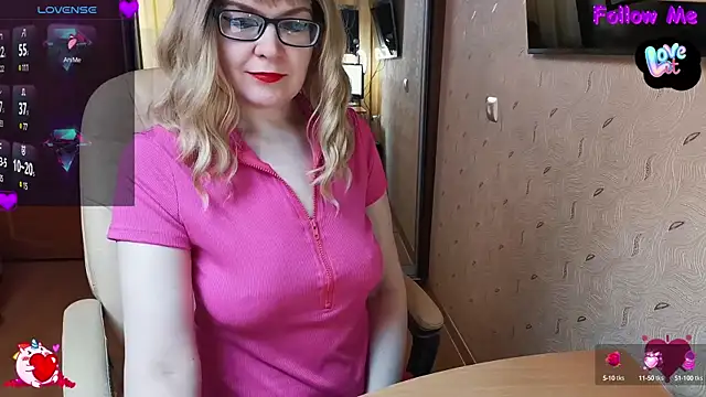 Snapshot of MyLadySkyLuck chatting on 03-08-25, 10:00 MyLadySkyLuck online show from 03-08-25, 10:00
