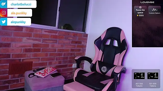 charlotbelucci  online show from 11-11-25, 08:47