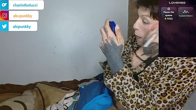 charlotbelucci  online show from 12-23-25, 08:56