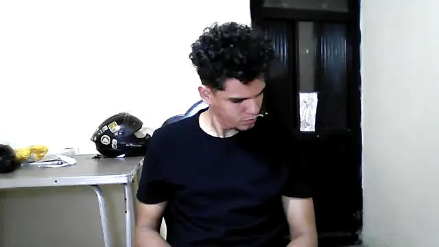 Snapshot of VERGOSAN18CM chatting on 11-17-25, 09:42 VERGOSAN18CM online show from 11-17-25, 09:42