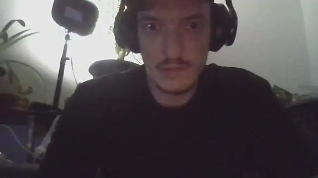 Snapshot of krabeatz chatting on 09-28-25, 11:10 krabeatz online show from 09-28-25, 11:10