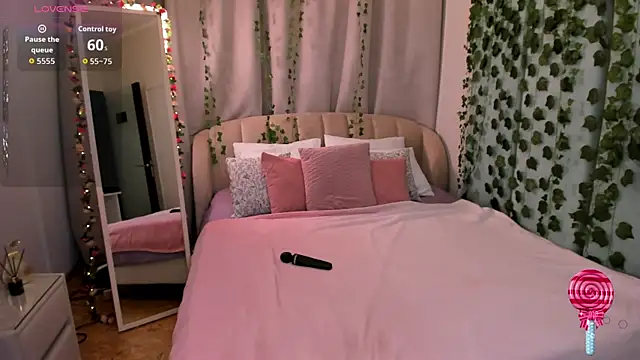 Love is Lola online show from 10-21-25, 12:11