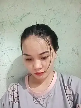 Ngoc-Trinh online show from 10-22-25, 01:17