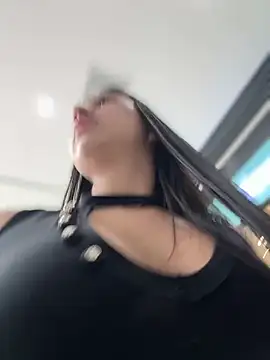 Snapshot of VAL_PRINCESS chatting on 03-05-25, 09:04 VAL PRINCESS online show from 03-05-25, 09:04