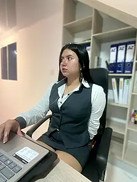 Snapshot of VAL_PRINCESS chatting on 10-21-25, 12:33 VAL PRINCESS online show from 10-21-25, 12:33