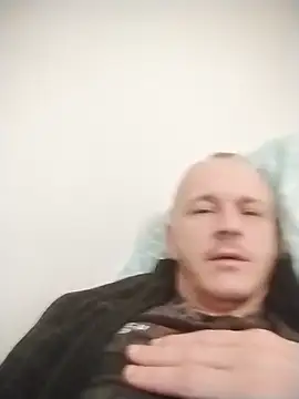 Snapshot of Singlepennis chatting on 03-19-25, 07:38 Singlepennis online show from 03-19-25, 07:38