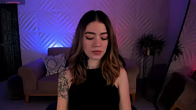 ViolettHansson online show from 01-04-25, 10:02