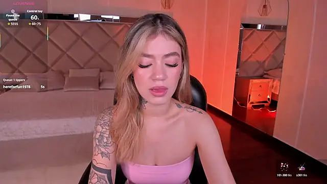 ViolettHansson online show from 11-23-25, 05:13