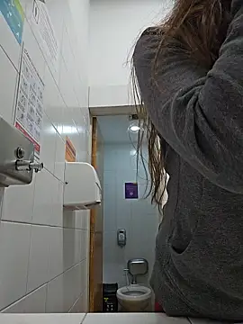 Snapshot of mmmVirginia chatting on 10-25-25, 03:40 mmmVirginia online show from 10-25-25, 03:40