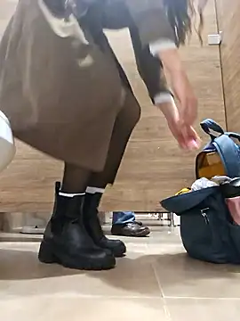 Snapshot of mmmVirginia chatting on 11-27-25, 06:54 mmmVirginia online show from 11-27-25, 06:54