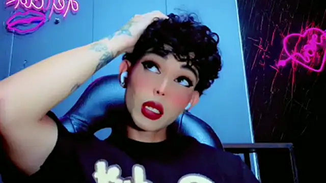 Marian LV online show from 11-21-25, 02:05