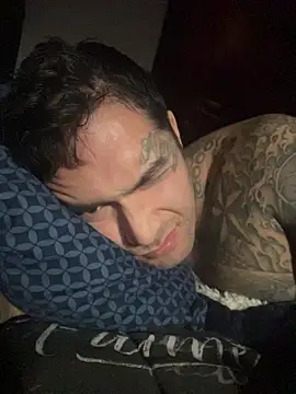 Snapshot of ILLUM1NATE chatting on 10-23-25, 05:18 ILLUM1NATE online show from 10-23-25, 05:18