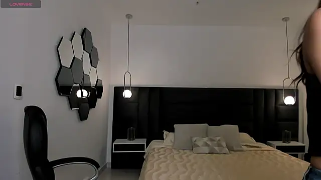 AnaisNin online show from 09-19-25, 04:14