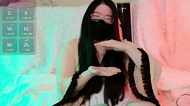 Snapshot of Kara-Nuna chatting on 10-21-25, 01:39 Kara-Nuna online show from 10-21-25, 01:39