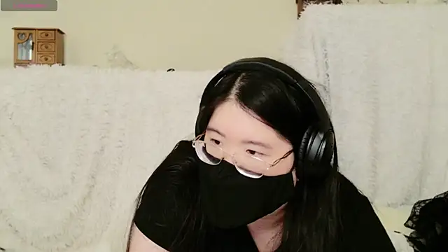 Snapshot of Kara-Nuna chatting on 11-06-25, 02:12 Kara-Nuna online show from 11-06-25, 02:12