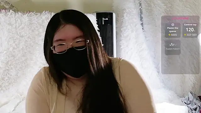 Snapshot of Kara-Nuna chatting on 11-11-25, 05:18 Kara-Nuna online show from 11-11-25, 05:18