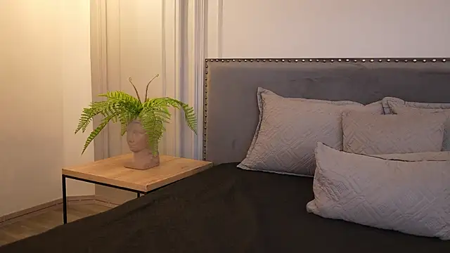 IrisBaker online show from 10-09-25, 09:35