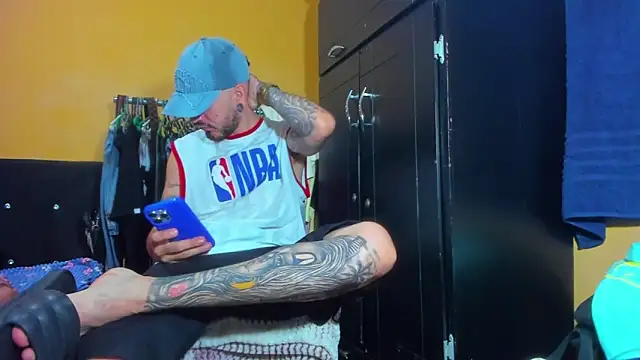 Snapshot of smoker445 chatting on 02-11-26, 01:21 smoker445 online show from 02-11-26, 01:21