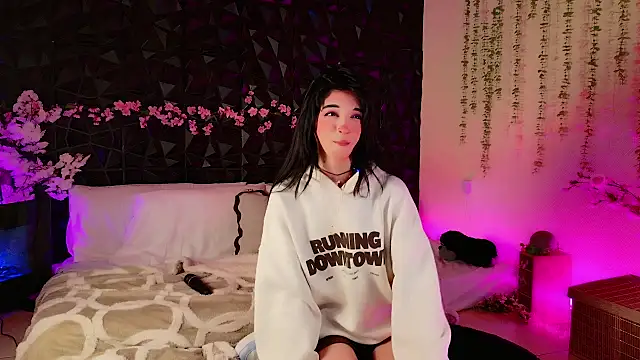 Snapshot of Finibondi chatting on 10-17-25, 06:38 Finibondi online show from 10-17-25, 06:38