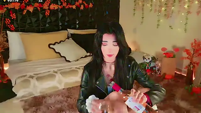 Snapshot of Finibondi chatting on 11-08-25, 05:51 Finibondi online show from 11-08-25, 05:51