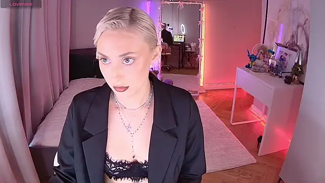 LoryWood online show from 10-15-25, 02:39