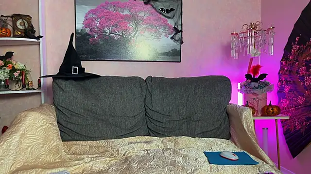 Selena Sweetie online show from 10-17-25, 02:41