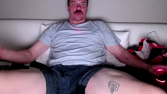 Snapshot of steelwood303 chatting on 10-25-25, 06:10 steelwood303 online show from 10-25-25, 06:10